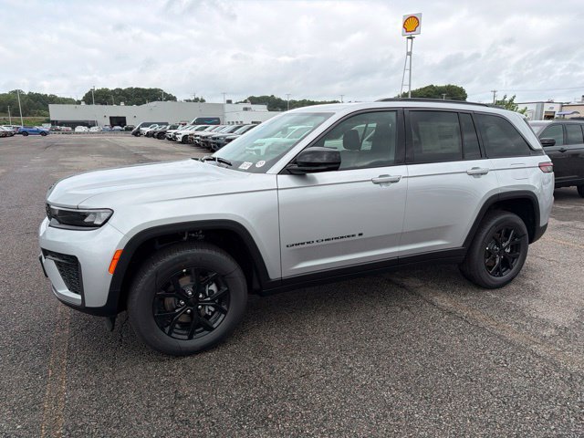 New 2026 Jeep Grand Cherokee Altitude AWD/4WD image 5