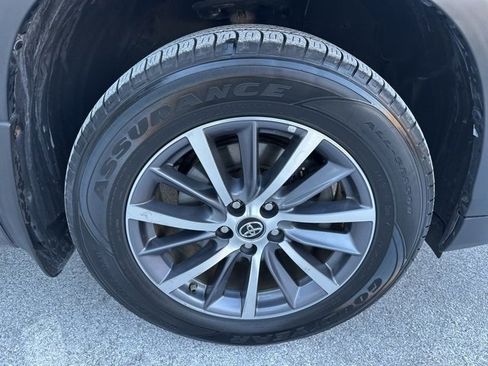 Used 2017 Toyota Highlander XLE image 9