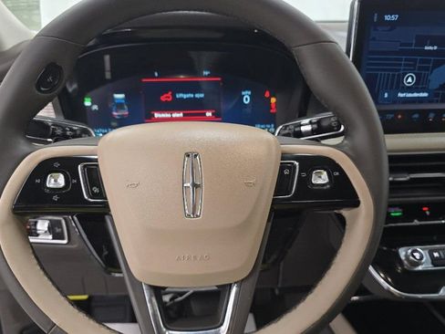 Used 2023 Lincoln Corsair FWD image 8