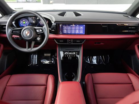 Certified 2026 Porsche Macan Electric RWD image 12