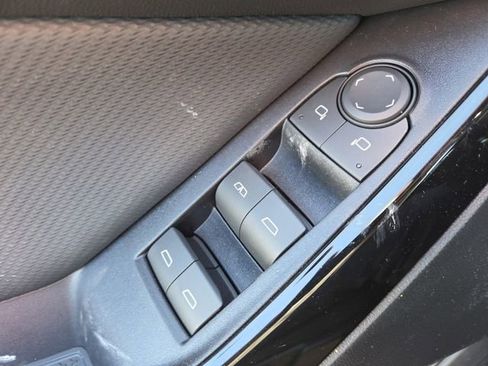 New 2026 Chevrolet Equinox LT w/ Safety and Technology Package FWD image 9