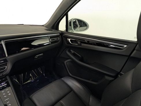 Certified 2023 Porsche Macan AWD/4WD image 23