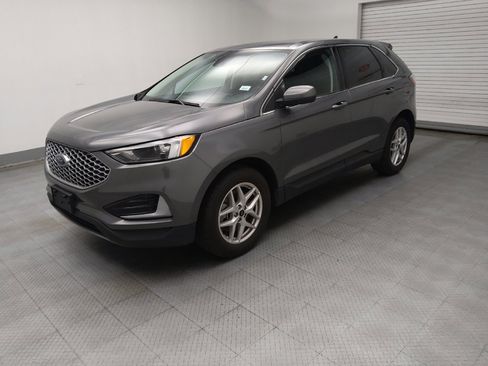 Used 2023 Ford Edge SEL image 2