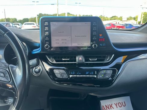 Used 2019 Toyota C-HR XLE FWD image 22