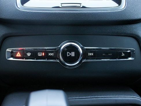 Used 2025 Volvo XC90 B5 Core image 19