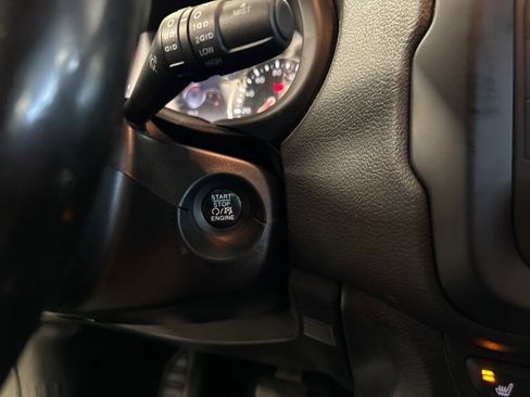 Used 2016 Jeep Renegade Limited image 17