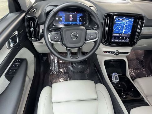 Certified 2024 Volvo XC40 B5 Ultimate w/ Protection Package Premier AWD/4WD image 4