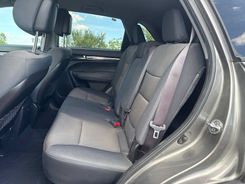Used 2013 Kia Sorento LX AWD/4WD image 13