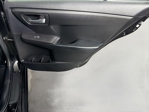 Used 2016 Toyota Camry SE FWD image 27