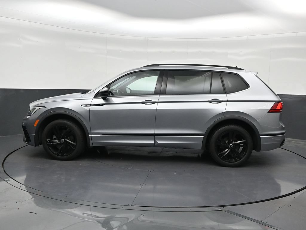 Used 2023 Volkswagen Tiguan SE R-Line FWD image 2