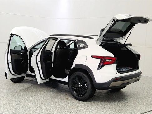 New 2026 Chevrolet Trax ACTIV w/ Sunroof Package image 17