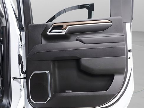 Used 2025 Chevrolet Silverado 2500 LT image 32