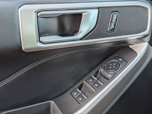 Used 2023 Ford Explorer XLT image 21