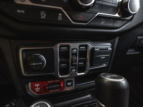 Used 2020 Jeep Wrangler Unlimited Rubicon AWD/4WD image 17