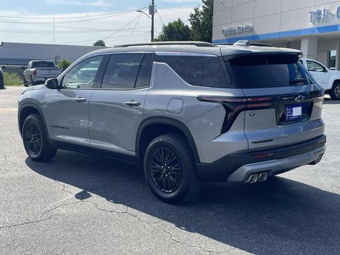 Used 2026 Chevrolet Traverse LT FWD image 5