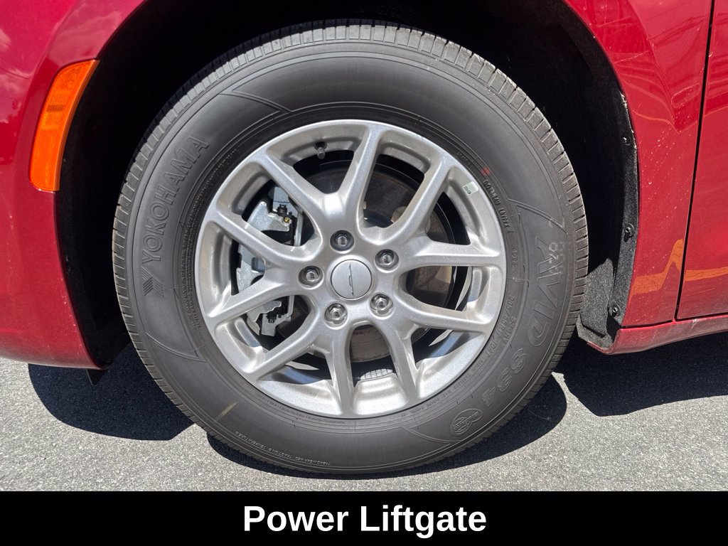 New 2027 Chrysler Pacifica Select FWD image 12