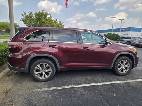 Used 2014 Toyota Highlander Plus FWD image 7