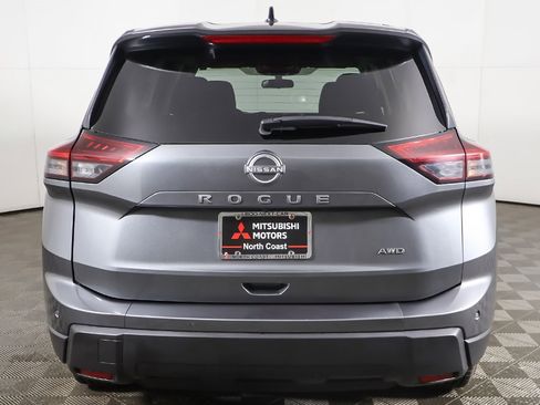 Used 2024 Nissan Rogue S image 9
