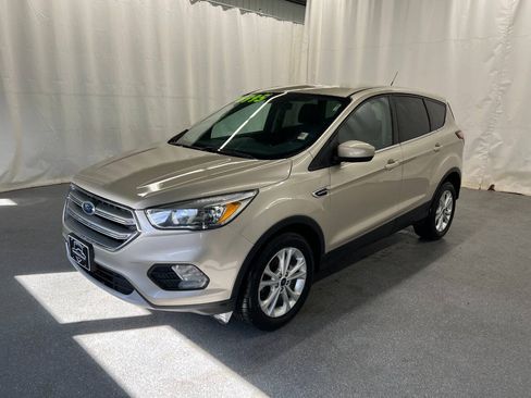 Used 2017 Ford Escape SE w/ SE Cold Weather Package FWD image 1