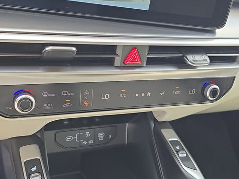 Certified 2025 Kia Sorento EX image 25