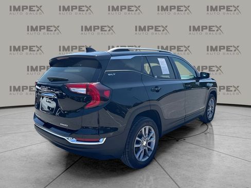 Used 2024 GMC Terrain SLT AWD/4WD image 3
