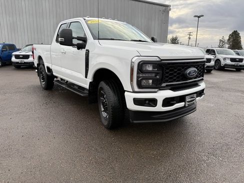 Used 2024 Ford F350 Lariat w/ Sport Appearance Package image 9
