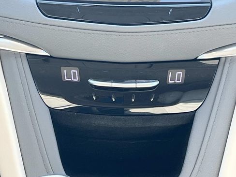 Used 2018 Cadillac XT5 Luxury w/ Driver Awareness Package FWD image 16