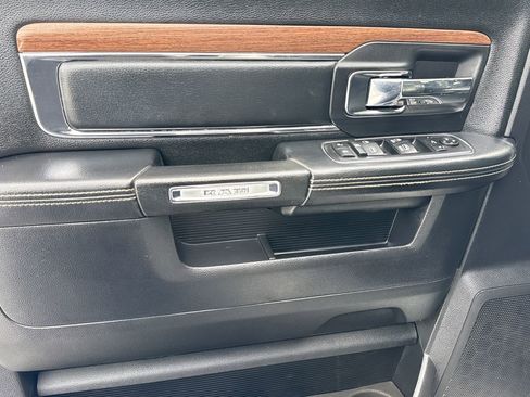 Used 2016 RAM 2500 Laramie w/ Convenience Group image 18