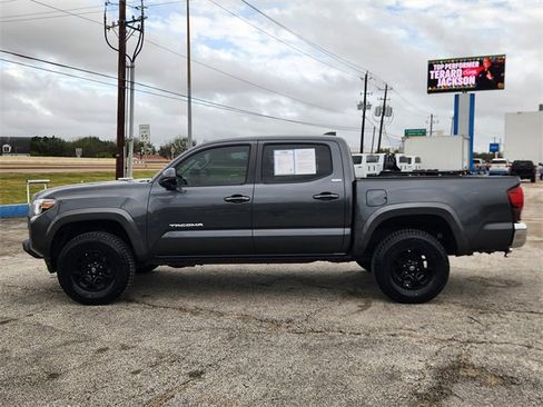 Used 2022 Toyota Tacoma SR5 image 4