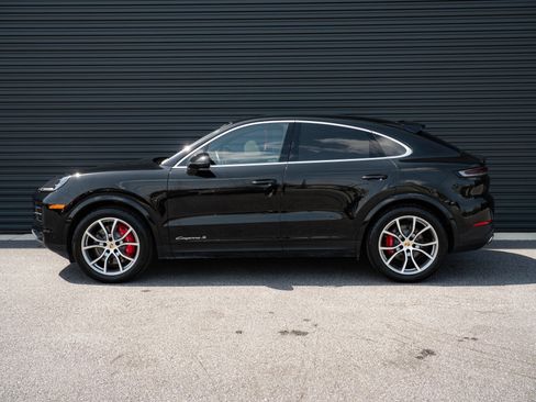 Certified 2024 Porsche Cayenne S AWD/4WD image 2