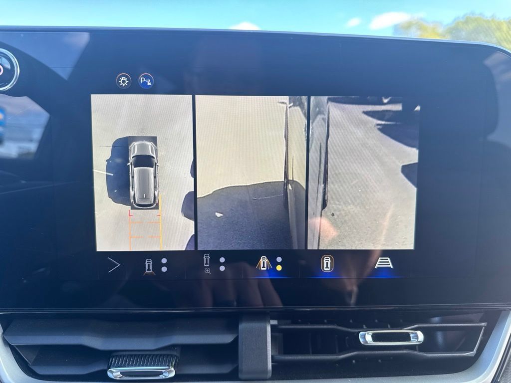 Used 2025 Chevrolet Equinox LT w/ Convenience Package II AWD/4WD image 38