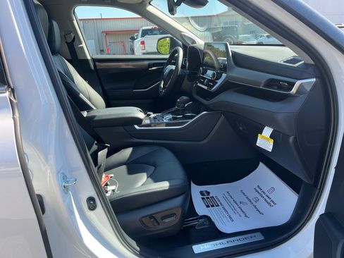 New 2026 Toyota Highlander Limited AWD/4WD image 26