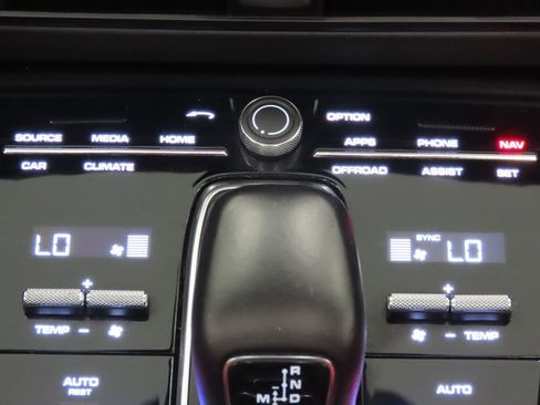 Certified 2023 Porsche Cayenne Turbo S AWD/4WD image 28