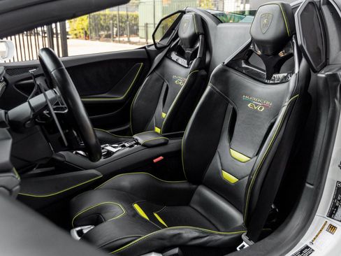 Used 2020 Lamborghini Huracan EVO image 26