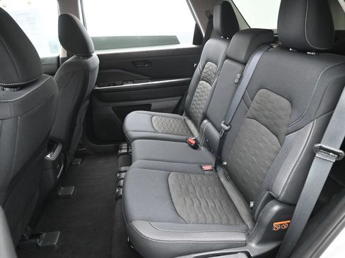 Used 2025 Nissan Pathfinder SV AWD/4WD image 30