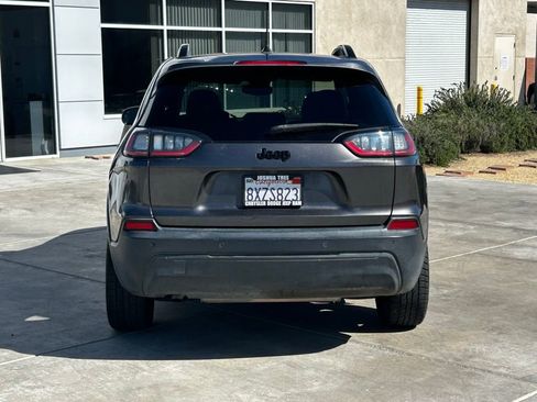 Used 2021 Jeep Cherokee Latitude Plus image 11