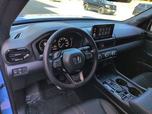 Certified 2025 Honda Pilot TrailSport image 10