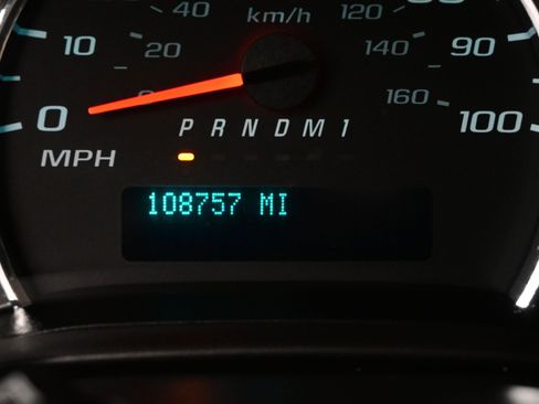 Used 2019 Chevrolet Express 3500 w/ Driver Convenience Package image 21