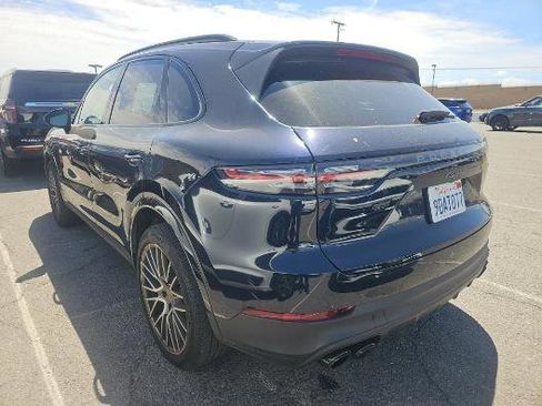 Used 2023 Porsche Cayenne Platinum Edition AWD/4WD image 4