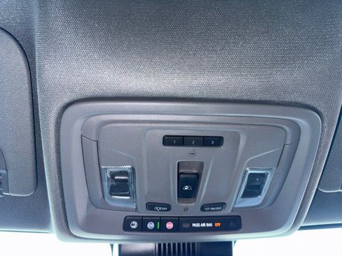 Used 2025 Chevrolet Silverado 1500 LT AWD/4WD image 25