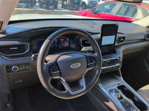 Used 2023 Ford Explorer Platinum w/ Technology Package image 7
