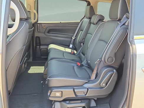 New 2026 Honda Odyssey Touring image 10