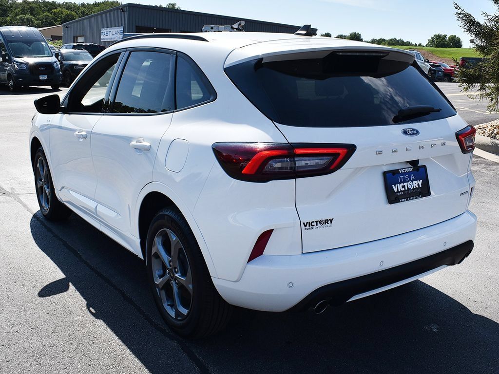 Used 2024 Ford Escape ST-Line w/ Tech Pack #1 AWD/4WD image 3