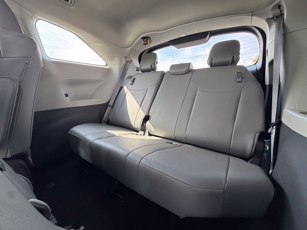 Used 2024 Toyota Sienna XLE FWD image 22