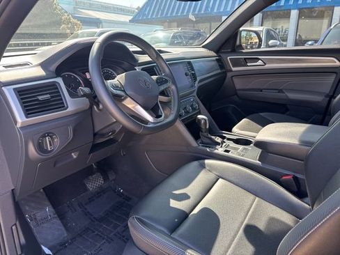 Used 2021 Volkswagen Atlas Cross Sport SE w/ Panoramic Sunroof Package FWD image 11