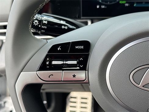 New 2025 Hyundai Elantra SEL image 17