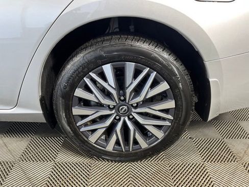 Used 2024 Nissan Altima 2.5 SV AWD/4WD image 9