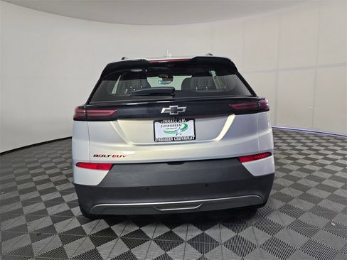 Used 2023 Chevrolet Bolt EUV Premier w/ Sun & Sound Package image 6