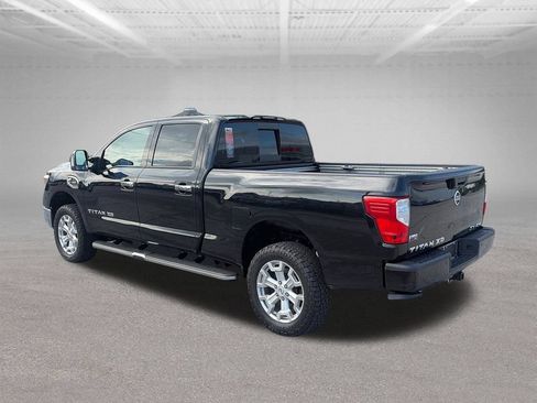 Used 2018 Nissan Titan SV w/ SV Convenience Package AWD/4WD image 4