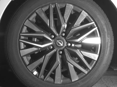 Used 2025 Nissan Altima 2.5 SV FWD image 12